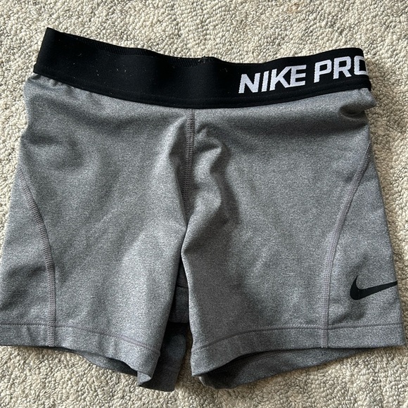 Girls Nike Athletic Shorts Size Medium - Picture 1 of 3